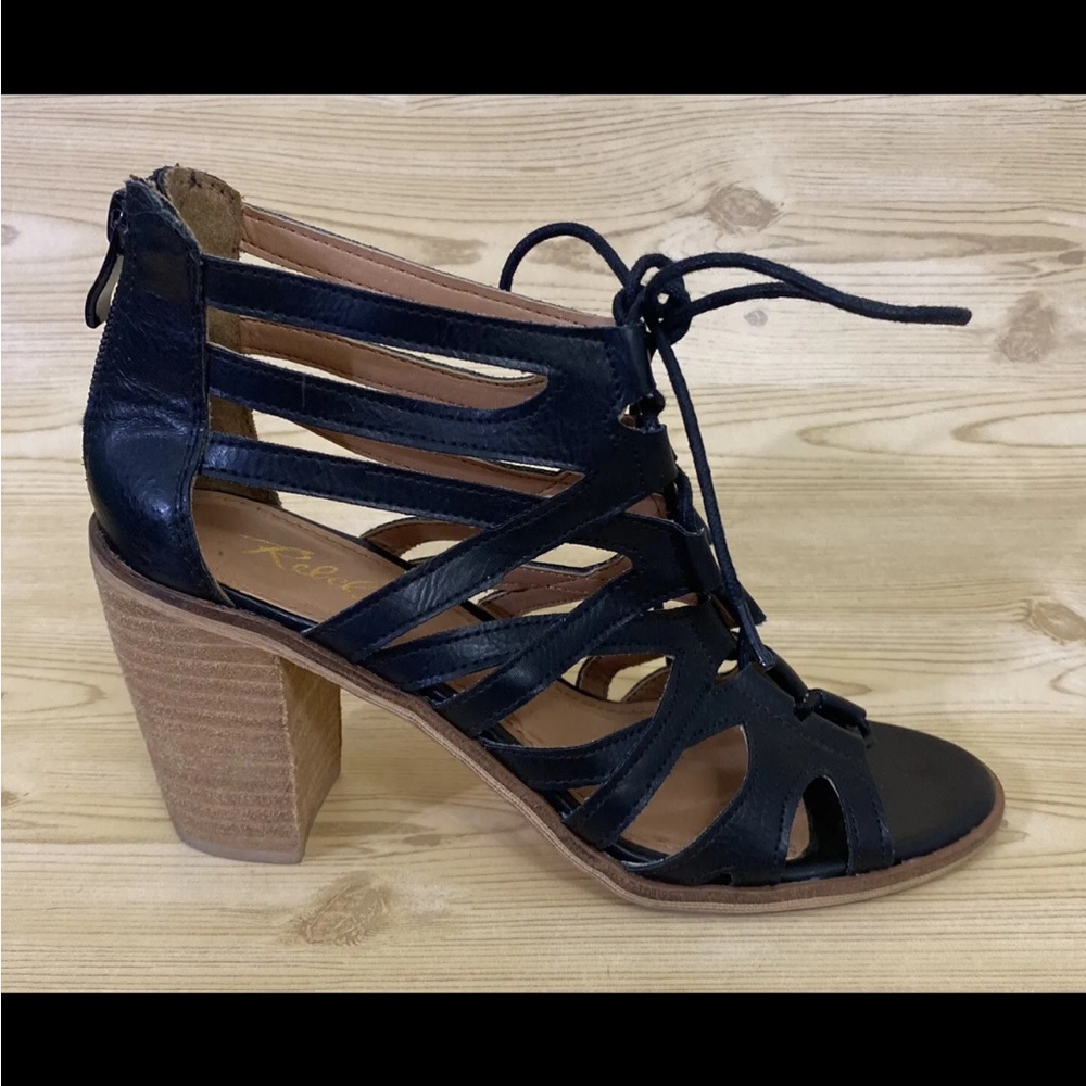 EUC Rebels Black Open Toe Strappy Block Heel Sandals Womens Shoes Size 8